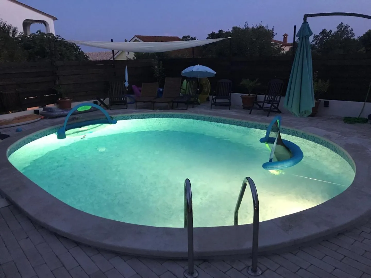 Guest house Villa Betiga Mednjan